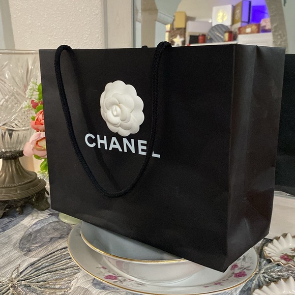 Chanel Gift Bag with Gift Box - Picture 8 of 16